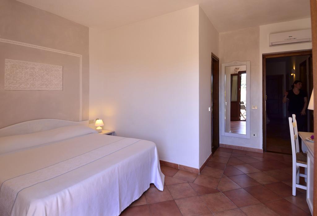 Locanda Sant'Andrea Hotel&Relais San Pantaleo Szoba fotó